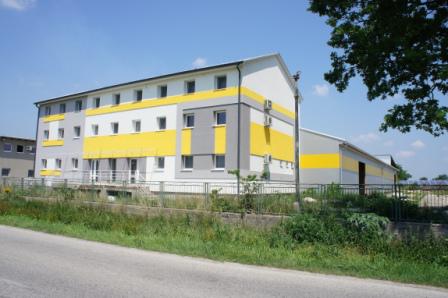 Na predaj administratívna budova, a výrobno-skladovacou halou v Hurbanove Okres Komárno LRo-PN-773