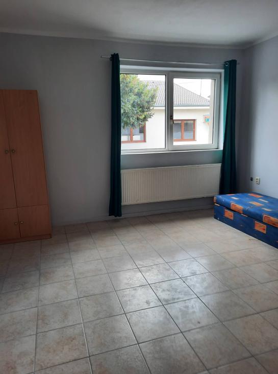 Na prenájom 2 izbový byt v Komárne pri NAY Okres Komárno LRo-PN-1488
