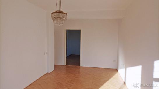 Na predaj 2-izbový tehlový byt s balkónom v centre mesta Okres Komárno LR-PN-1446