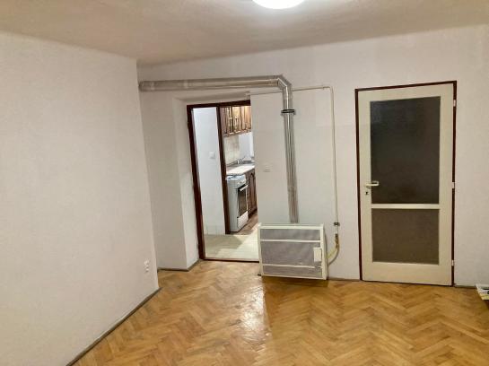 Na prenájom 2-izbový byt v centre mesta  Okres Komárno LR-PN-1447