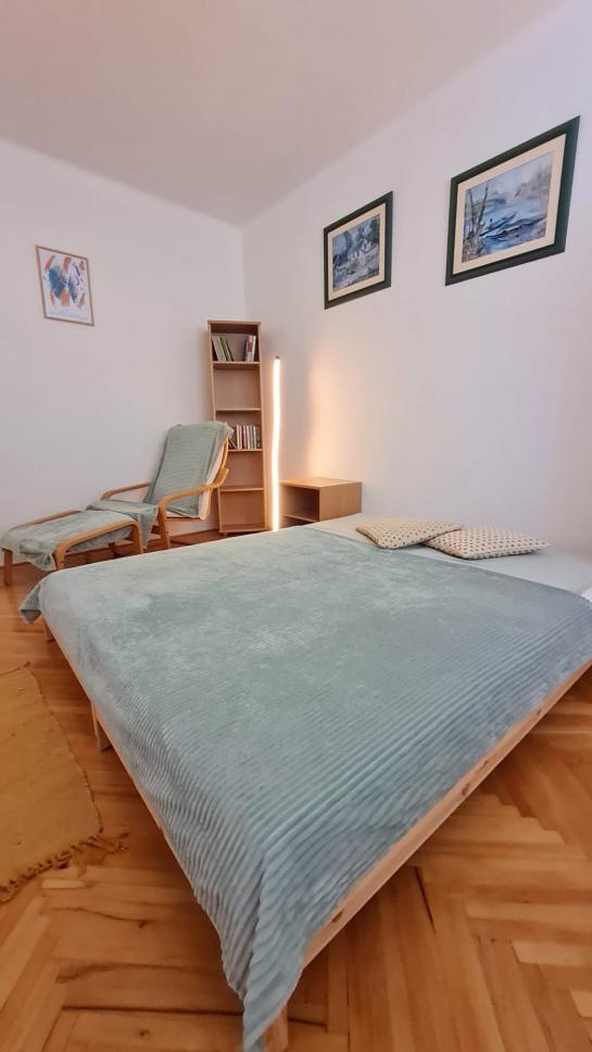 Na prenájom zariadený 3-izbový byt s loggiou na Gazdovskej ulici Okres Komárno LR-PN-1448
