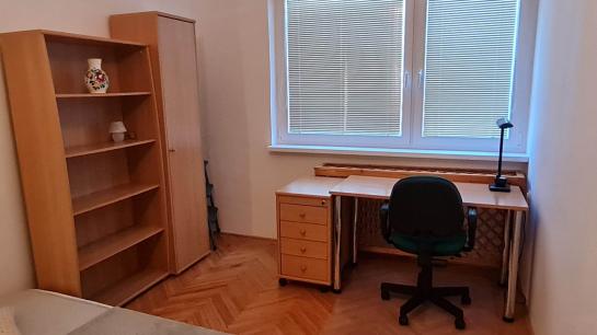 Na prenájom zariadený 3-izbový byt s loggiou na Gazdovskej ulici Okres Komárno LR-PN-1448