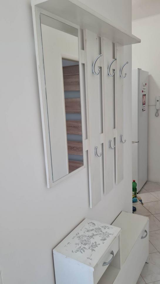 Na prenájom zariadený 3-izbový byt s loggiou na Gazdovskej ulici Okres Komárno LR-PN-1448