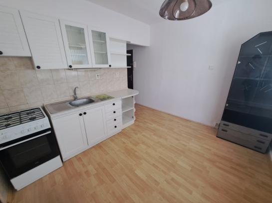 Na prenájom 1-izbový byt v Komárne na ul. Hradná Okres Komárno LRo-PN-1510