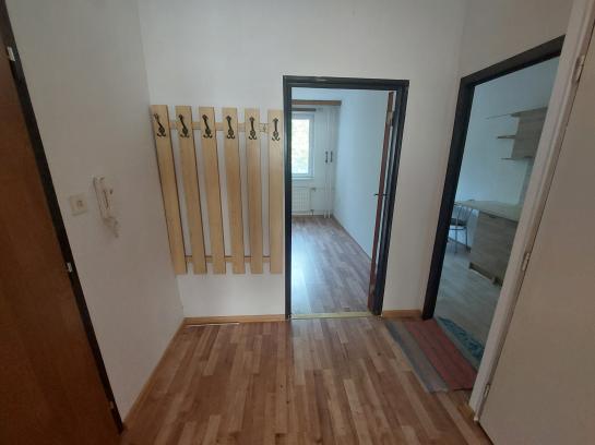 Do prenájmu 3 izbový byt s balkónom v Komárne na Vodnej ulici. Okres Komárno Lukp-PN-913