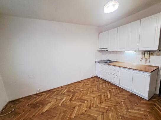 Na prenájom pekne rekonštruovaná garzonka na Vodnej ulici Okres Komárno LR-PN-1180
