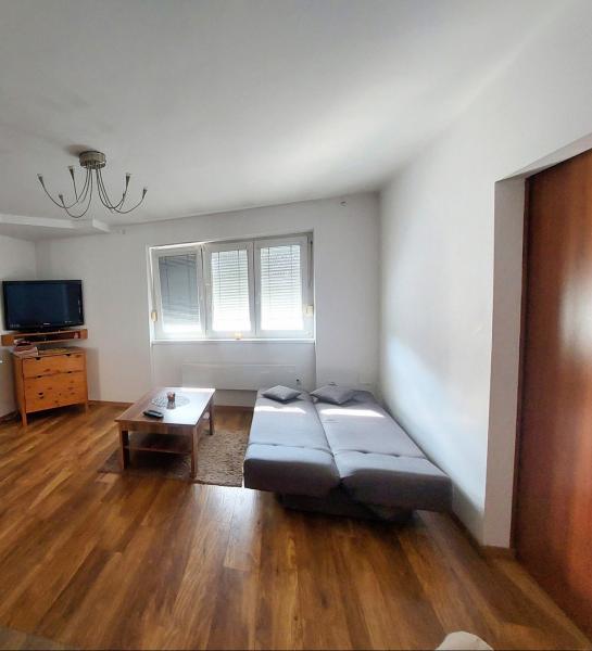 Príjemný 2 izbový byt do PRENÁJMU - hist.centrum mesta Komárna  Okres Komárno ksk-PN-1516