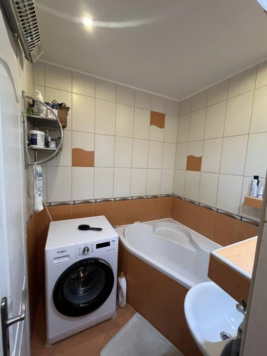 Priestranný 4izbový byt  v Štúrove s výhľad na Baziliku ! Okres Nové Zámky NCS-PN-1558