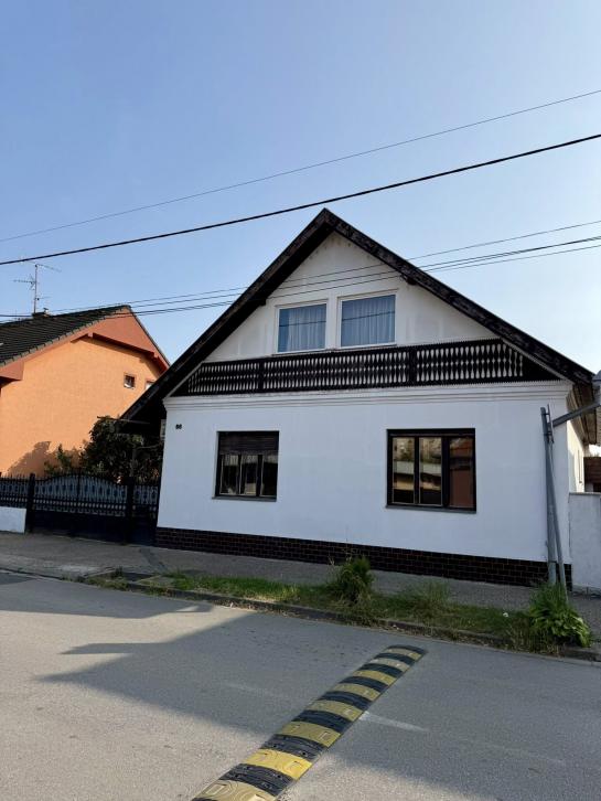 V Štúrove na ulici Petőfi ponúkam na kúpu všestranný rodinný dom Okres Nové Zámky NCS-PN-1560