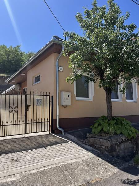 Ponúkam na kúpu zariadený rodinný dom alebo rekreačnú chalupu Okres Nové Zámky STR-PN-845