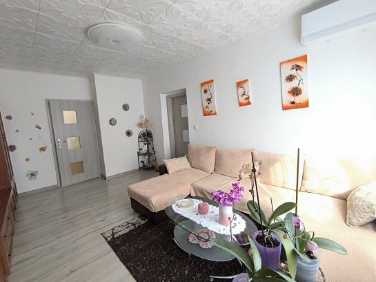 Zrekonštruovaný 3 izbový byt s loggiou na PREDAJ - KN, mestská časť Ďulov Dvor  Okres Komárno ksk-PN-1524