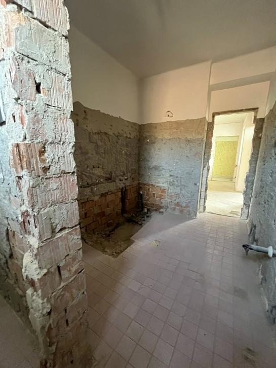 Priestranný trojpodlažný rodinný dom na rekonštrukciu na predaj v obľúbenej obci Mužla Okres Nové Zámky NCS-PN-1566