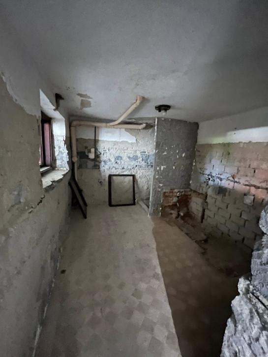 Priestranný trojpodlažný rodinný dom na rekonštrukciu na predaj v obľúbenej obci Mužla Okres Nové Zámky NCS-PN-1566