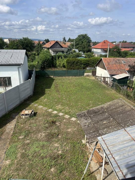 Priestranný trojpodlažný rodinný dom na rekonštrukciu na predaj v obľúbenej obci Mužla Okres Nové Zámky NCS-PN-1566