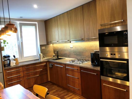 Na predaj štýlový 3-izbový tehlový byt s balkónom a garážou Okres Komárno LR-PE-1514