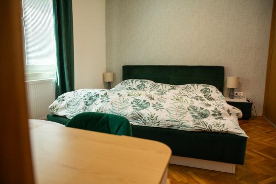 Na predaj štýlový 3-izbový tehlový byt s balkónom a garážou Okres Komárno LR-PE-1514