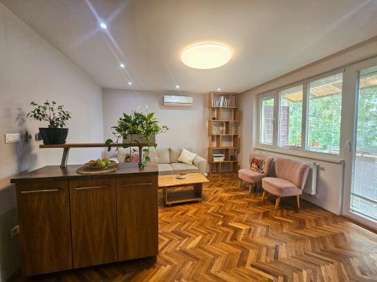 Na predaj štýlový 3-izbový tehlový byt s balkónom a garážou Okres Komárno LR-PE-1514