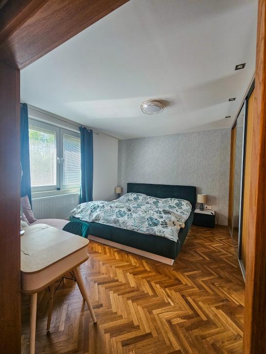 Na predaj štýlový 3-izbový tehlový byt s balkónom a garážou Okres Komárno LR-PE-1514