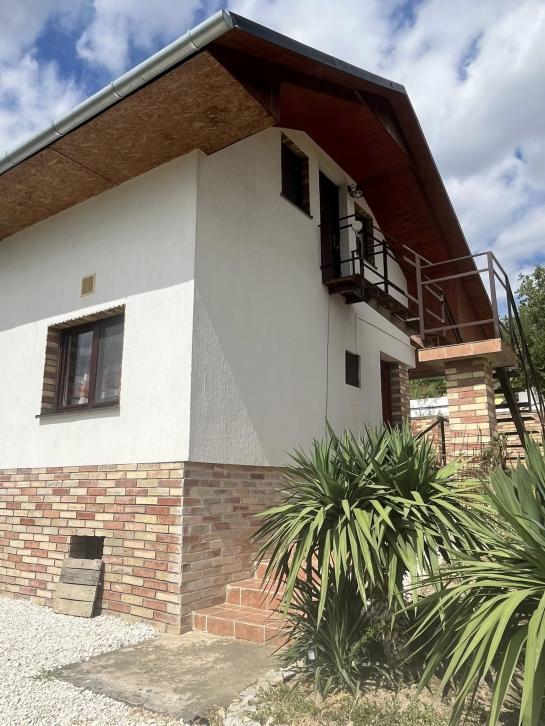 Ponúkam  na kúpu rekreačný dom s panoramatickým výhľadom na Hegyfarku Kerület Nové Zámky NCS-PN-1569