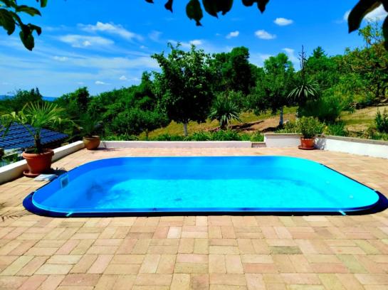 Ponúkam  na kúpu rekreačný dom s panoramatickým výhľadom na Hegyfarku Kerület Nové Zámky NCS-PN-1569