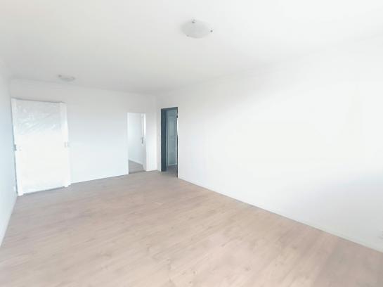 3 izbový byt s balkónom do PRENÁJMU - KOMÁRNO  Okres Komárno ksk-PN-1530