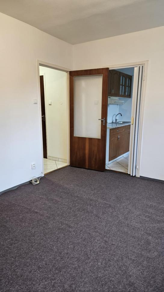 NA PREDAJ: 1-izbový byt, 28 m² | Komárno - 7. sídlisko Okres Komárno LRo-PN-1563