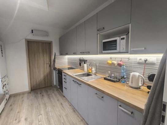 Zrekonštruovaný 3,5 izbový byt s loggiou na PREDAJ - Komárno, VII.sídl. Okres Komárno ksk-PN-1535