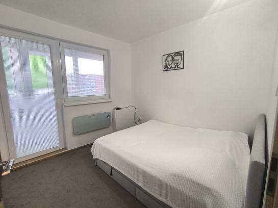 Zrekonštruovaný 3,5 izbový byt s loggiou na PREDAJ - Komárno, VII.sídl. Okres Komárno ksk-PN-1535