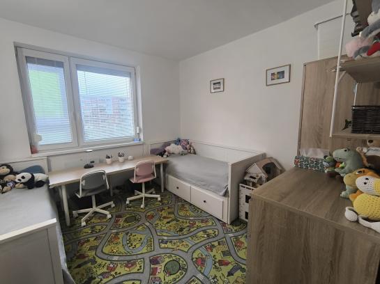 Zrekonštruovaný 3,5 izbový byt s loggiou na PREDAJ - Komárno, VII.sídl. Okres Komárno ksk-PN-1535